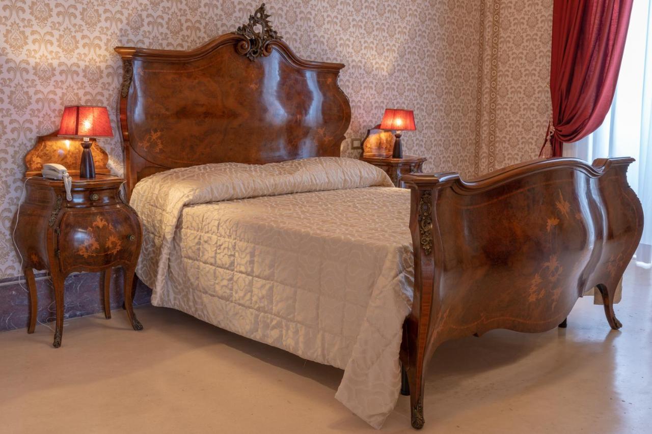Hotel Il Cavaliere Al Borgo Antico à Copertino Extérieur photo