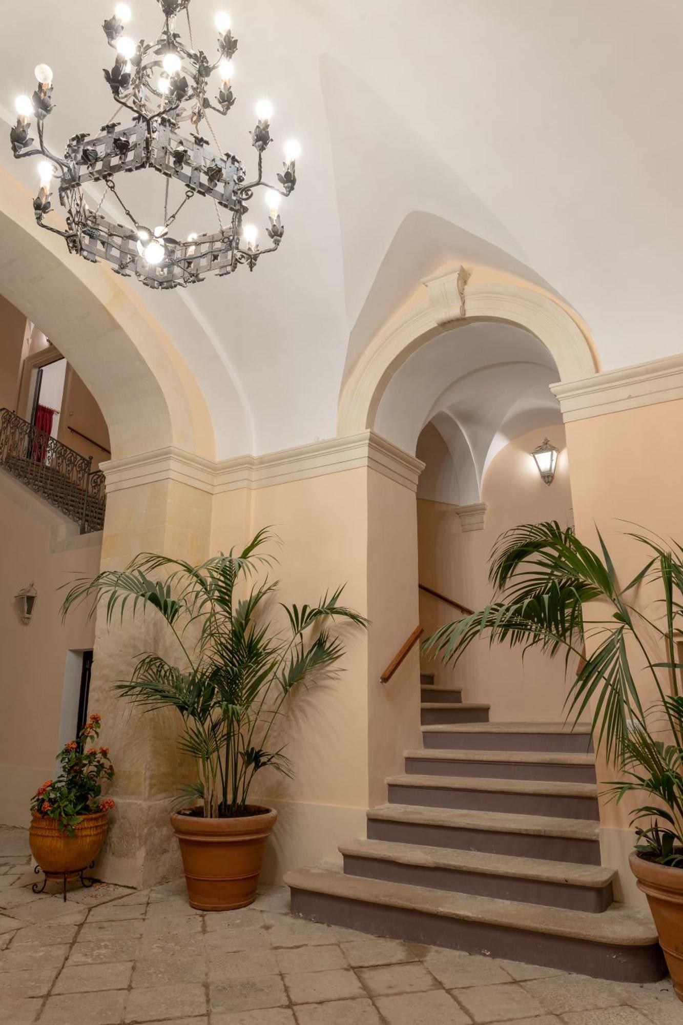 Hotel Il Cavaliere Al Borgo Antico à Copertino Extérieur photo